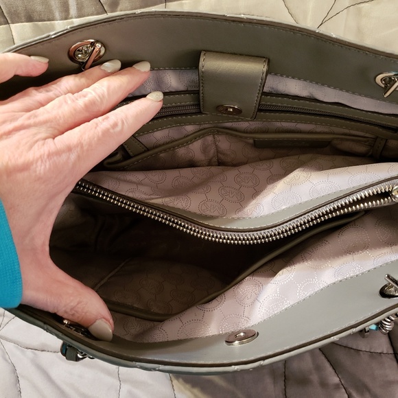 Michael Kors purse - Picture 2 of 3